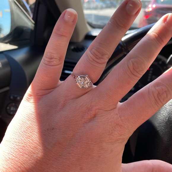 Vintage Art Deco Engagement Diamond Ring - Picture 6 of 8